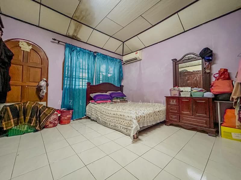 Rumah Teres 2 Tingkat untuk Dijual di Taman Medan (Petaling Jaya) - Azli Ibrahim - Bedroom - PropertyGuru.com.my