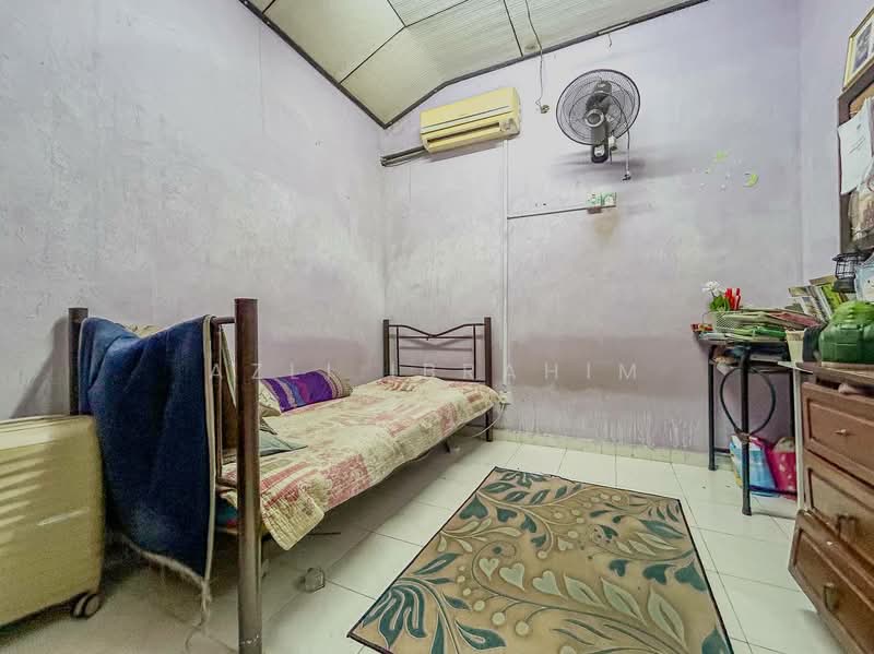 Rumah Teres 2 Tingkat untuk Dijual di Taman Medan (Petaling Jaya) - Azli Ibrahim - Bedroom - PropertyGuru.com.my