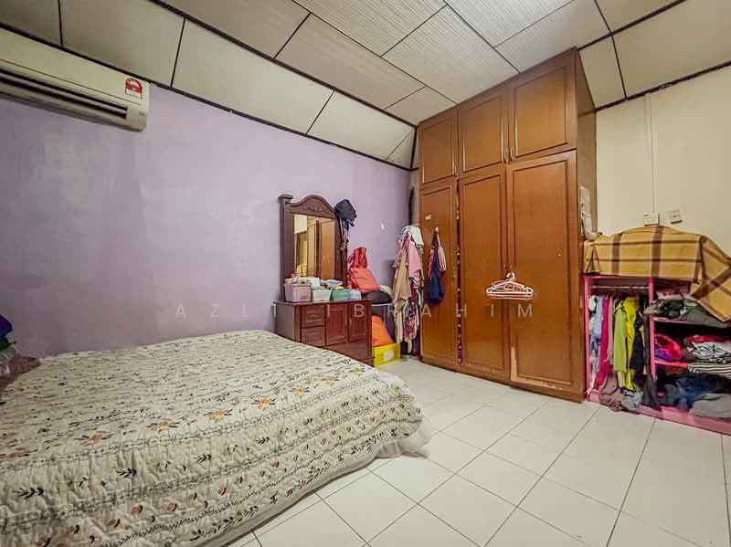 Rumah Teres 2 Tingkat untuk Dijual di Taman Medan (Petaling Jaya) - Azli Ibrahim - Bedroom - PropertyGuru.com.my