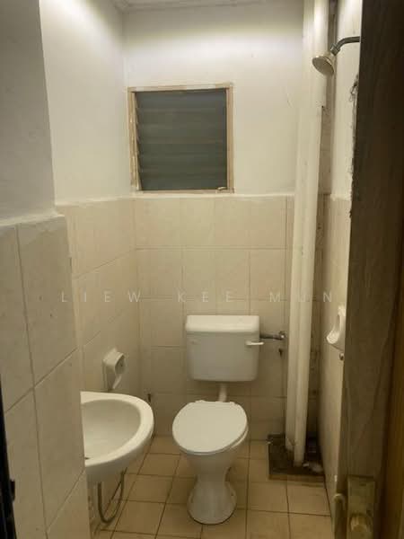 Pangsapuri untuk Disewa di Puchong Permata 3 - Liew Kee Mun - Bathroom - PropertyGuru.com.my
