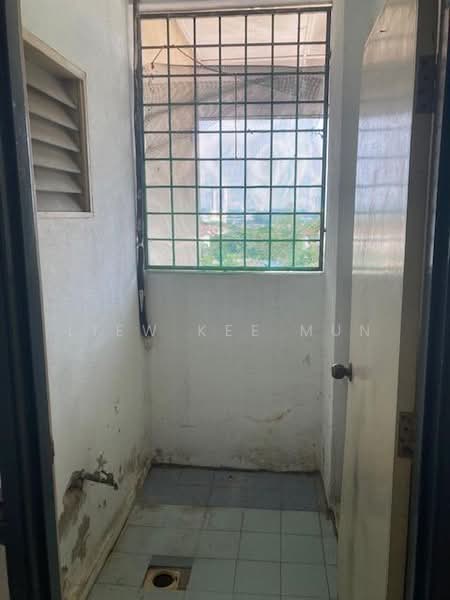 Pangsapuri untuk Disewa di Puchong Permata 3 - Liew Kee Mun - Balcony - PropertyGuru.com.my
