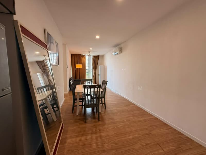 Kondominium untuk Disewa di Lakefront Residence - Darren Lim - Living Room - PropertyGuru.com.my