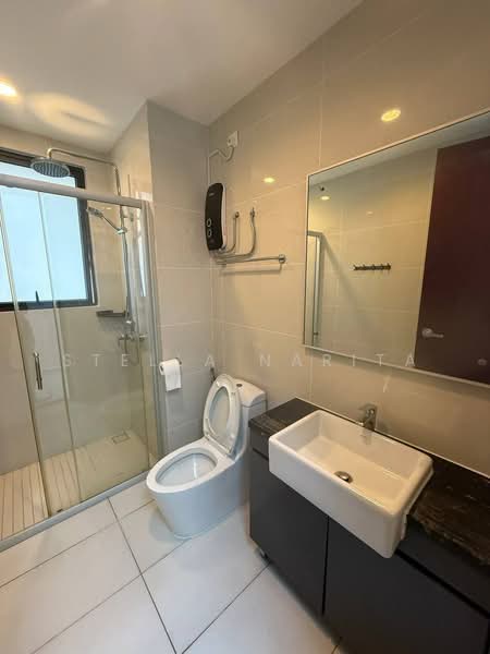 Kondominium untuk Disewa di Kings Bay @ Country Garden Danga Bay - Stella Narita - Bathroom - PropertyGuru.com.my