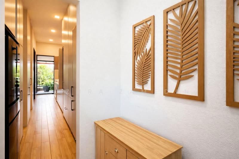 Rumah Berkembar untuk Dijual di Alam Impian (Shah Alam) - Adzura Zamedin - Corridor - PropertyGuru.com.my