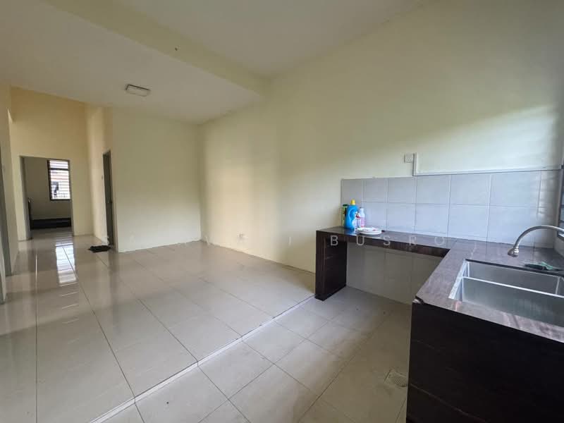 Semi-Detached House for Rent in Shah Alam (Selangor) - Salawati Busro - Kitchen - PropertyGuru.com.my