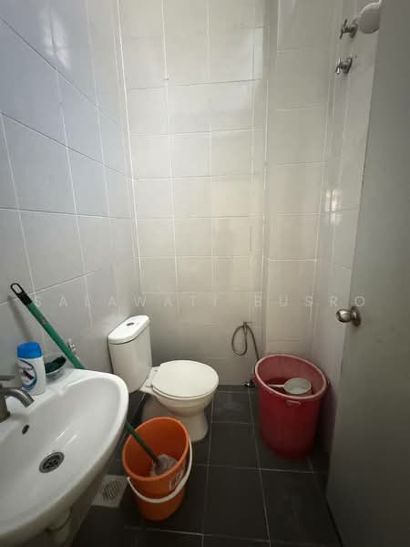 Semi-Detached House for Rent in Shah Alam (Selangor) - Salawati Busro - Bathroom - PropertyGuru.com.my
