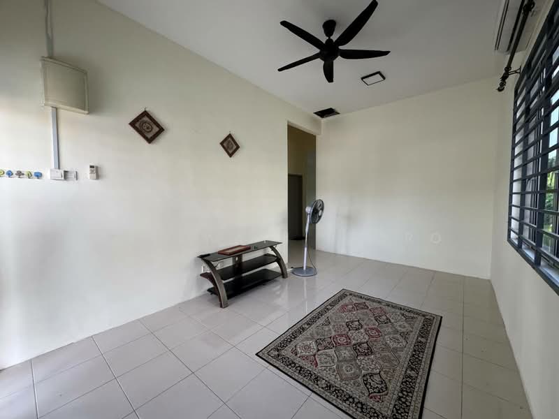 Semi-Detached House for Rent in Shah Alam (Selangor) - Salawati Busro - Living Room - PropertyGuru.com.my