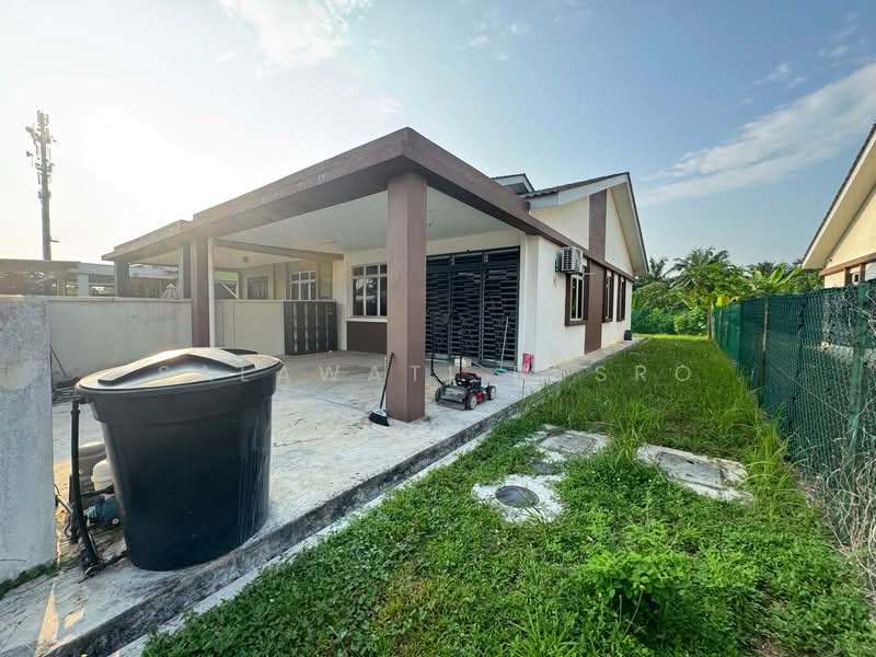 Semi-Detached House for Rent in Shah Alam (Selangor) - Salawati Busro - Exterior - PropertyGuru.com.my