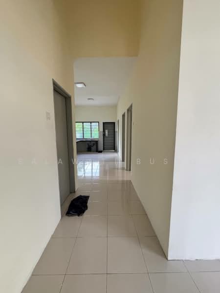 Semi-Detached House for Rent in Shah Alam (Selangor) - Salawati Busro - Corridor - PropertyGuru.com.my