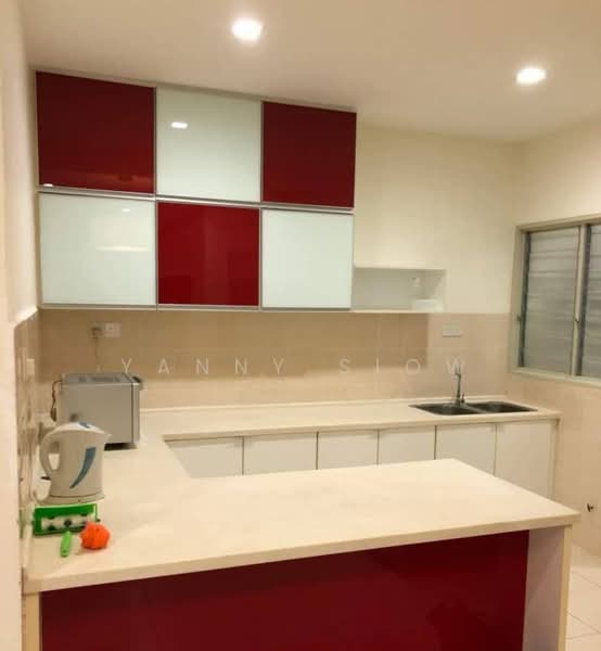 Kondominium untuk Dijual di Platinum Lake PV 10 - Yanny Siow - Kitchen - PropertyGuru.com.my