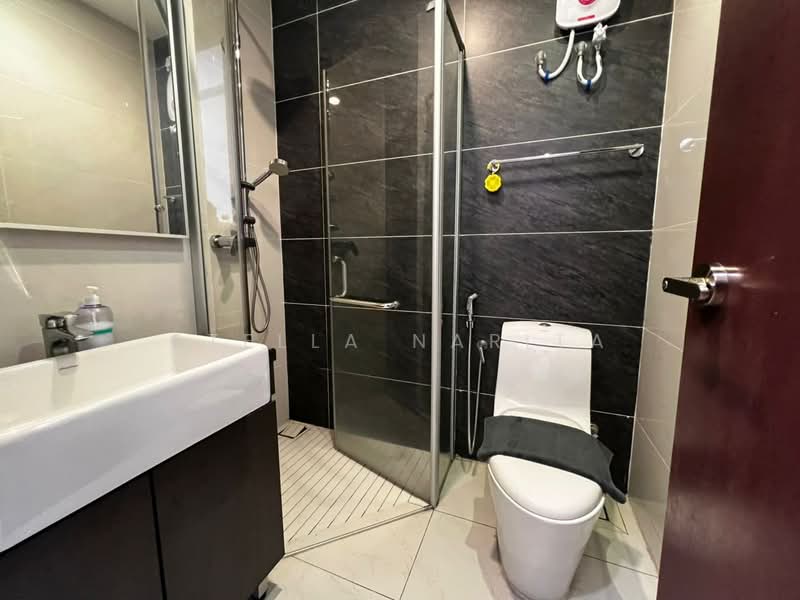 Kondominium untuk Disewa di Bay Laurel @ Country Garden Danga Bay - Stella Narita - Bathroom - PropertyGuru.com.my