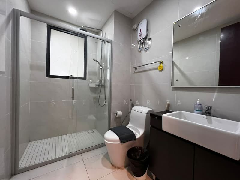 Kondominium untuk Disewa di Bay Laurel @ Country Garden Danga Bay - Stella Narita - Bathroom - PropertyGuru.com.my