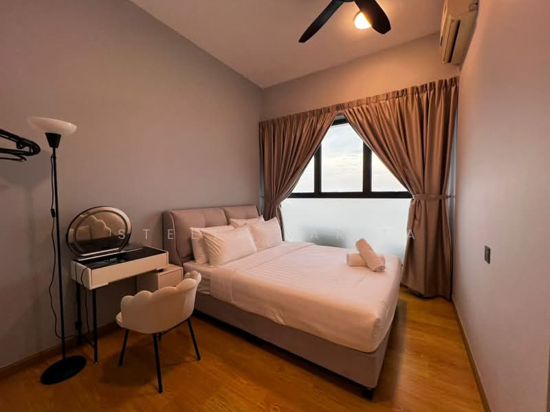Kondominium untuk Disewa di Bay Laurel @ Country Garden Danga Bay - Stella Narita - Bedroom - PropertyGuru.com.my