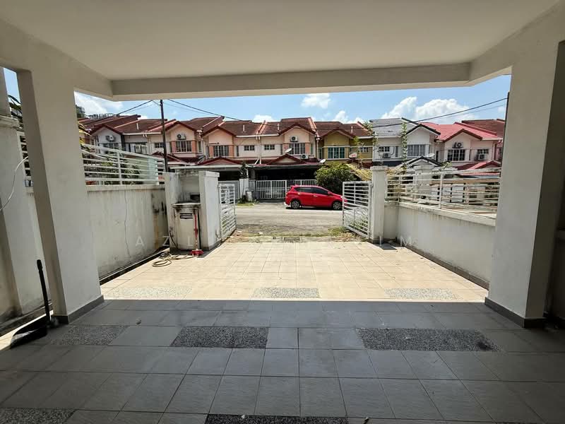 Terraced House for Sale in Taman Dato Demang (Seri Kembangan) - Azli Ibrahim - Exterior - PropertyGuru.com.my