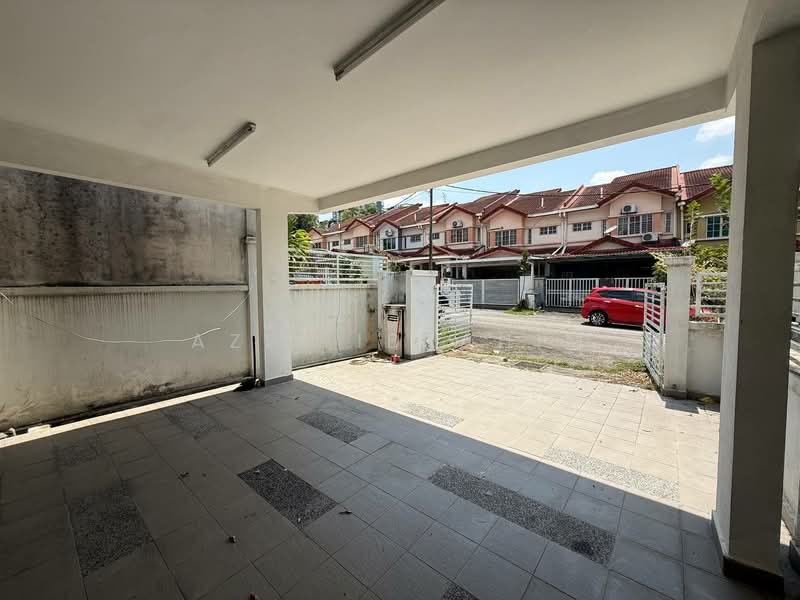 Terraced House for Sale in Taman Dato Demang (Seri Kembangan) - Azli Ibrahim - Exterior - PropertyGuru.com.my