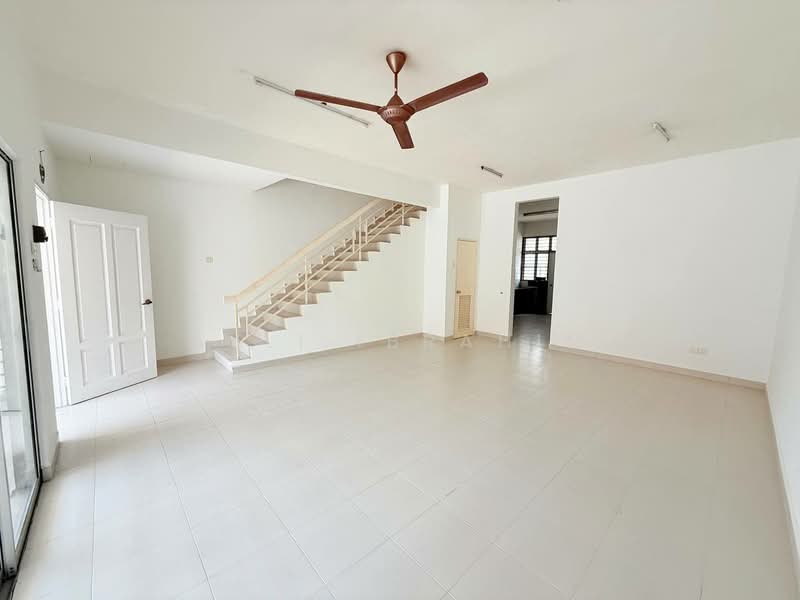 Terraced House for Sale in Taman Dato Demang (Seri Kembangan) - Azli Ibrahim - Living Room - PropertyGuru.com.my