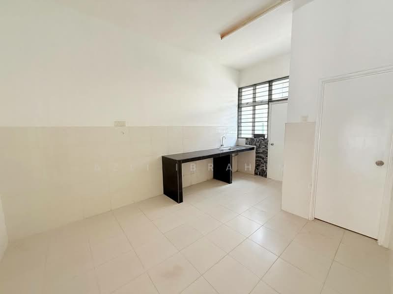 Terraced House for Sale in Taman Dato Demang (Seri Kembangan) - Azli Ibrahim - Kitchen - PropertyGuru.com.my