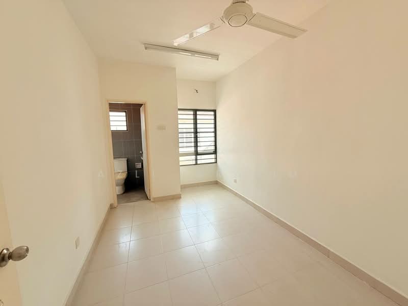 Terraced House for Sale in Taman Dato Demang (Seri Kembangan) - Azli Ibrahim - Bathroom - PropertyGuru.com.my
