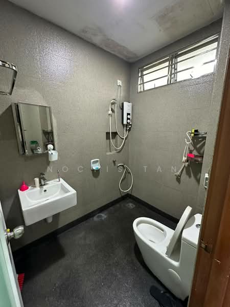 Rumah Teres 2 Tingkat untuk Disewa di Taman Tropika (Kulai) - Noctis Tan - Bathroom - PropertyGuru.com.my