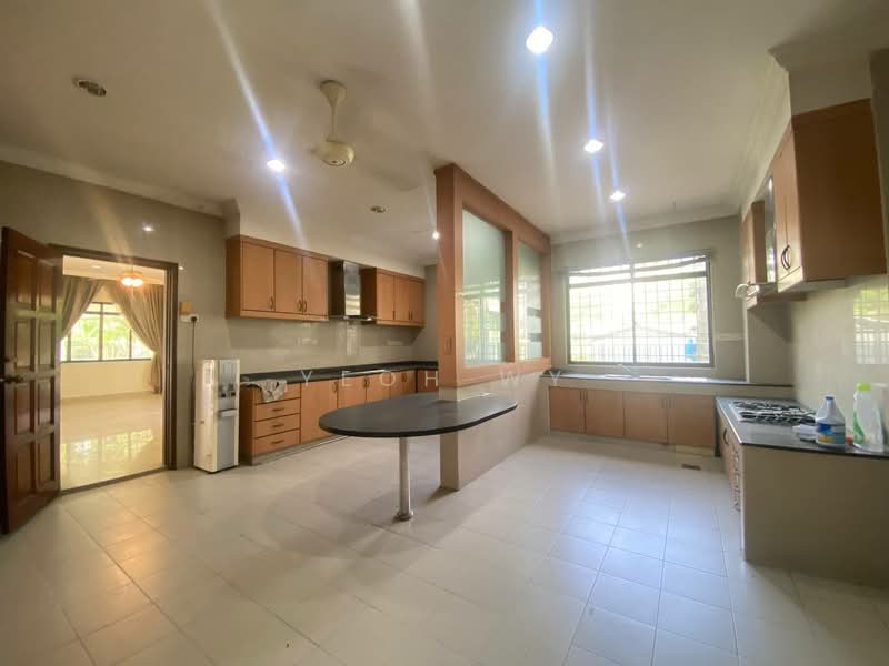 Bungalow House untuk Disewa di Glenmarie (Selangor) - Yeoh WY - Kitchen - PropertyGuru.com.my