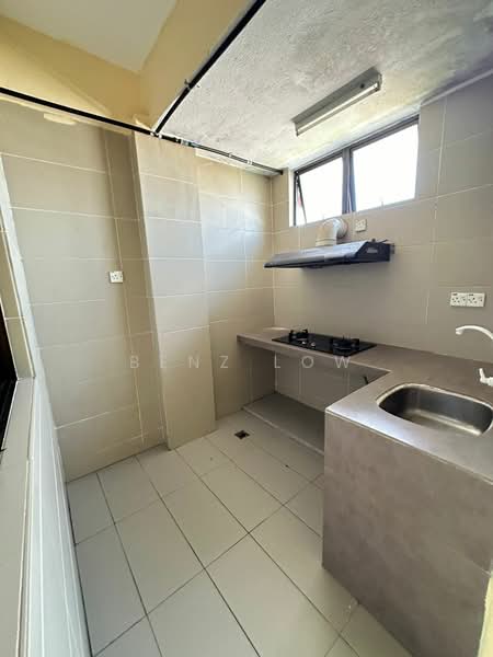 Rumah Flat untuk Disewa di Taman Segar - Benz Low - Kitchen - PropertyGuru.com.my