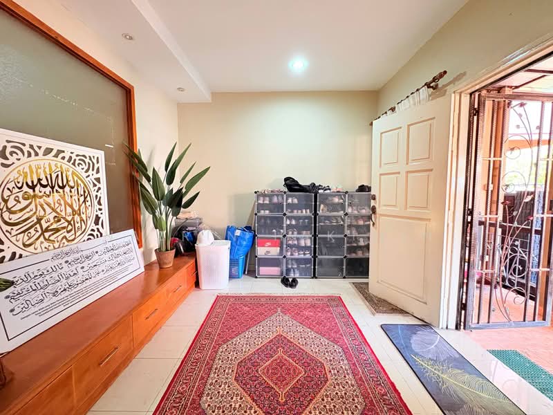 Terraced House for Sale in Bukit Jelutong (Shah Alam) - Nazrin Hakimin - Entrance - PropertyGuru.com.my