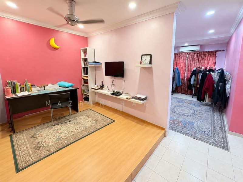 Terraced House for Sale in Bukit Jelutong (Shah Alam) - Nazrin Hakimin - Study - PropertyGuru.com.my