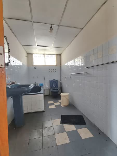 Semi-Detached House for Sale in SS1 (Petaling Jaya) - Ivan Lee - Bathroom - PropertyGuru.com.my