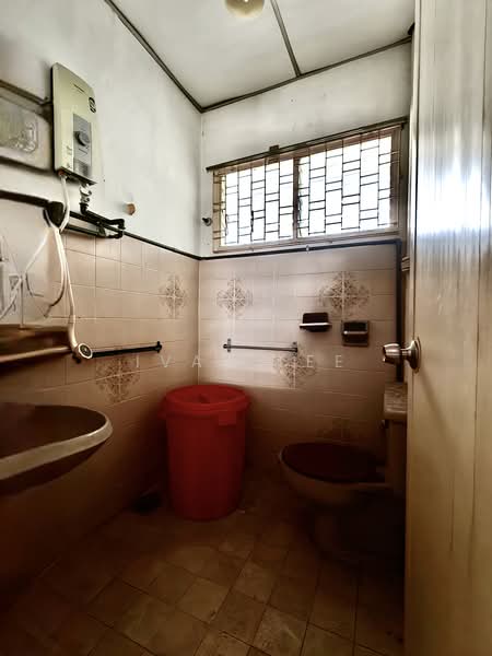 Semi-Detached House for Sale in SS1 (Petaling Jaya) - Ivan Lee - Bathroom - PropertyGuru.com.my