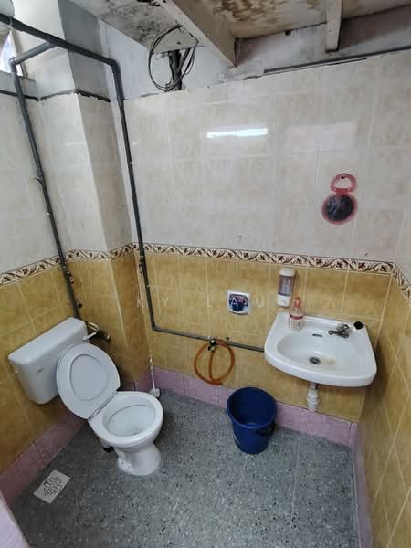 Shop / Office for Rent in Bandar Baru Selayang (Batu Caves) - KY Lau - Bathroom - PropertyGuru.com.my