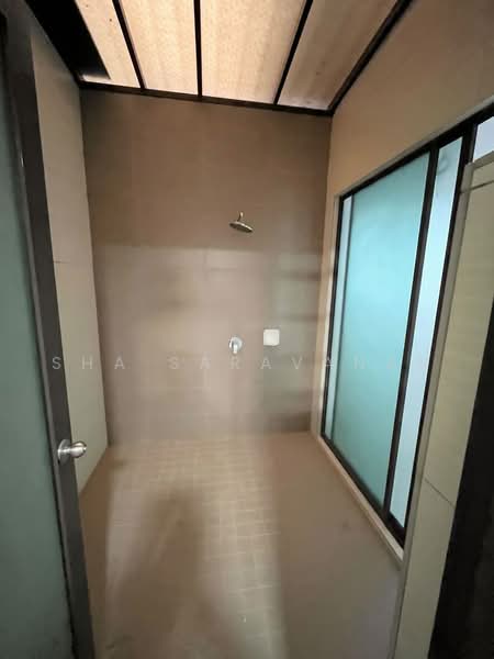 Pangsapuri untuk Disewa di Crystal Tower - Sha Saravanan - Bathroom - PropertyGuru.com.my