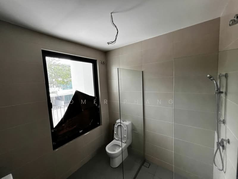 Rumah Teres untuk Dijual di Duta Villa (Setia Alam) - Homer Phang - Bathroom - PropertyGuru.com.my