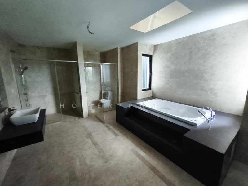 Rumah Teres untuk Dijual di Duta Villa (Setia Alam) - Homer Phang - Bathroom - PropertyGuru.com.my