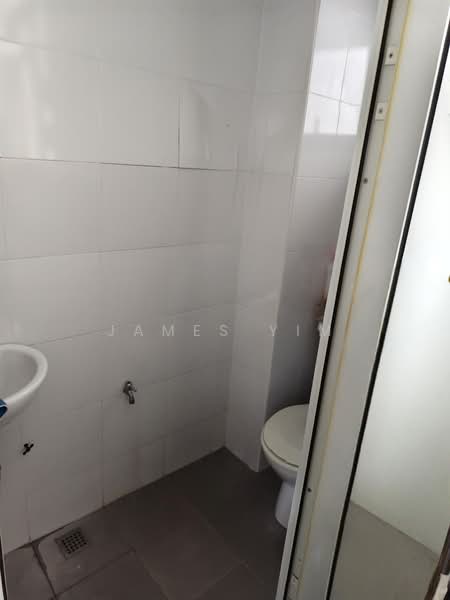 Condominium for Sale at Royalle Condominium - James Yim - Bathroom 1 - PropertyGuru.com.my