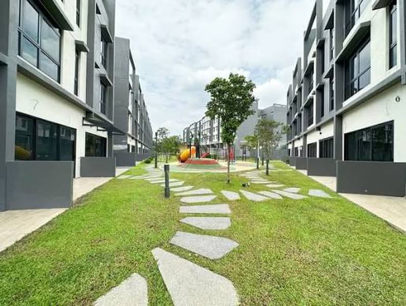 Townhouse for Sale in Seri Kembangan (Selangor) - Elvis Ho - Exterior - PropertyGuru.com.my