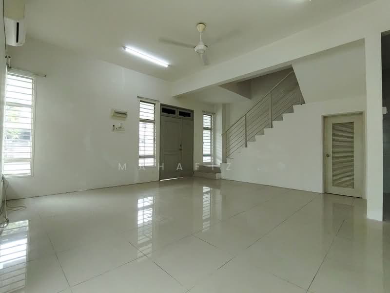 Semi-Detached House for Sale in Bandar Saujana Putra (Tanjong Duabelas) - Mahafiz . - Living Room - PropertyGuru.com.my