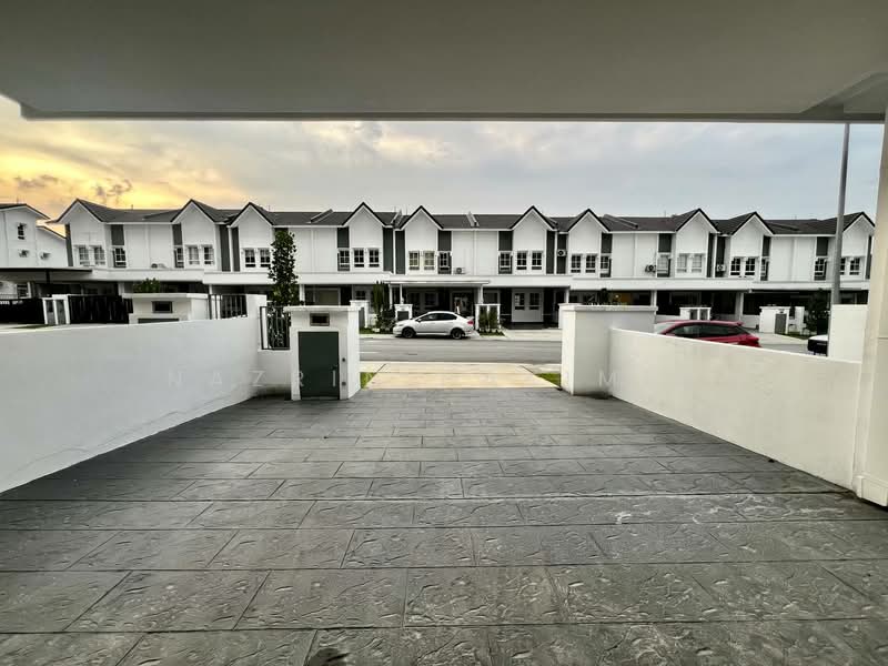 Rumah Teres 2 Tingkat untuk Dijual di Bandar Country Homes (Rawang) - Nazrin Hakimin - Exterior - PropertyGuru.com.my