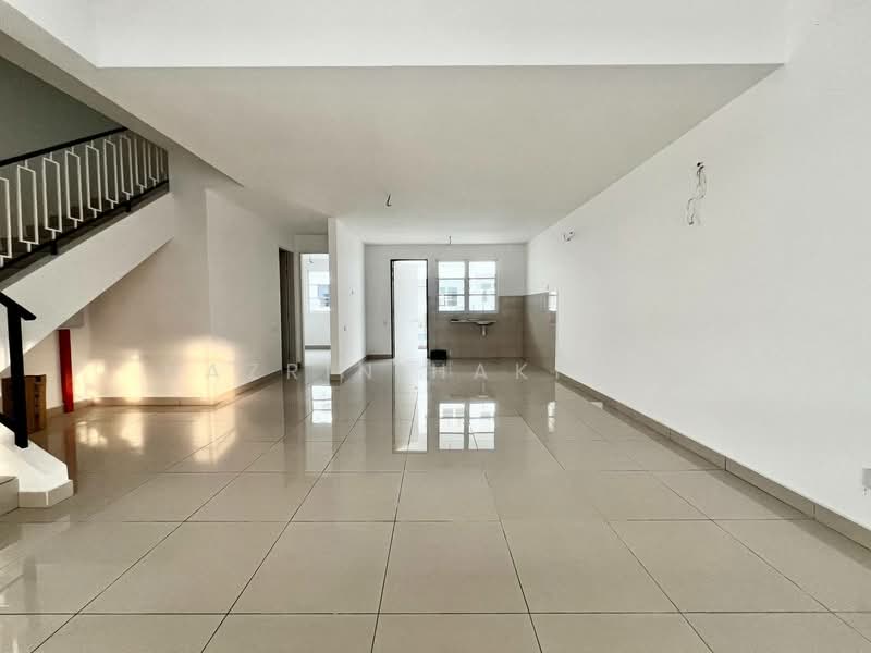 Rumah Teres 2 Tingkat untuk Dijual di Bandar Country Homes (Rawang) - Nazrin Hakimin - Living Room - PropertyGuru.com.my