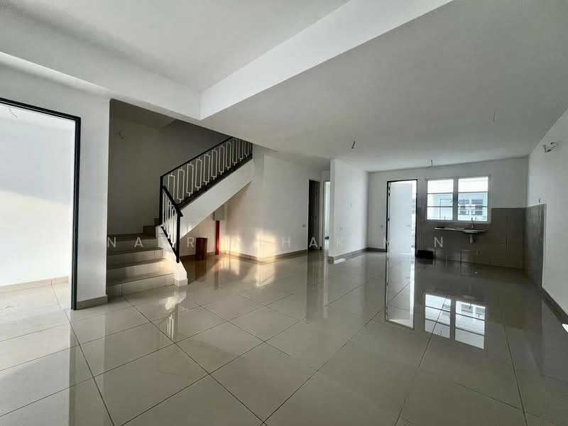 Rumah Teres 2 Tingkat untuk Dijual di Bandar Country Homes (Rawang) - Nazrin Hakimin - Living Room - PropertyGuru.com.my