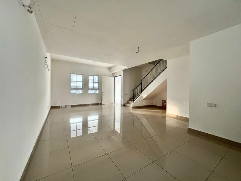 Rumah Teres 2 Tingkat untuk Dijual di Bandar Country Homes (Rawang) - Nazrin Hakimin - Living Room - PropertyGuru.com.my