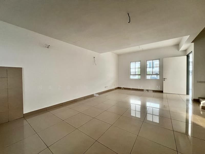 Rumah Teres 2 Tingkat untuk Dijual di Bandar Country Homes (Rawang) - Nazrin Hakimin - Living Room - PropertyGuru.com.my