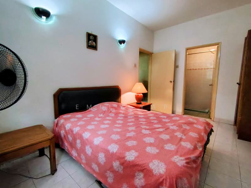 Pangsapuri untuk Dijual di Meranti Apartment - Emily Yap - Master Bedroom - PropertyGuru.com.my