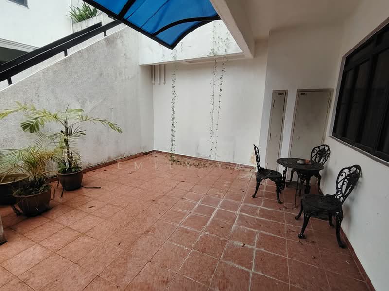 Pangsapuri untuk Dijual di Meranti Apartment - Emily Yap - Spacious Entrance Verandah - PropertyGuru.com.my