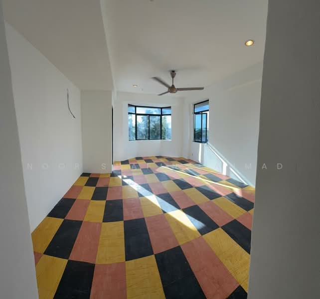 Pangsapuri untuk Dijual di Pangsapuri Sri Molek - Noor Shafina Ahmad - Living Room - PropertyGuru.com.my