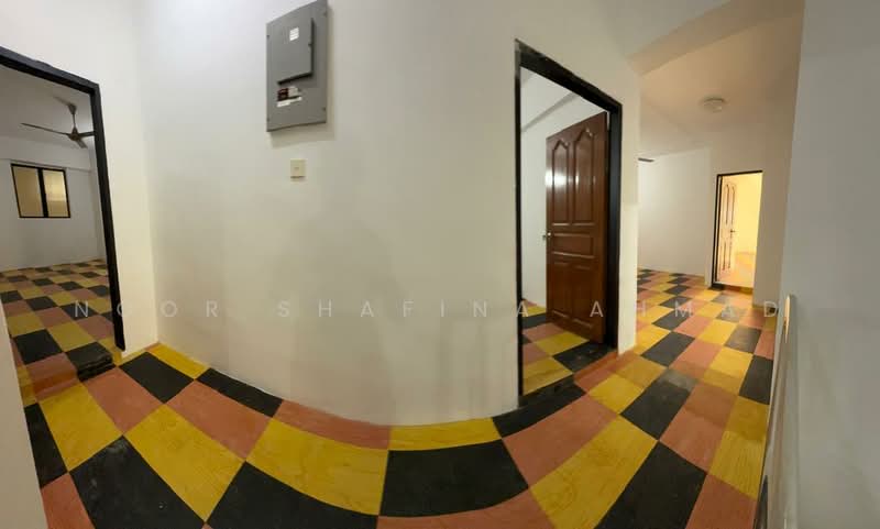 Pangsapuri untuk Dijual di Pangsapuri Sri Molek - Noor Shafina Ahmad - Corridor - PropertyGuru.com.my