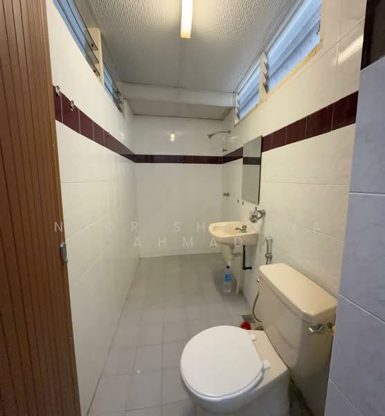 Pangsapuri untuk Dijual di Pangsapuri Sri Molek - Noor Shafina Ahmad - Bathroom - PropertyGuru.com.my