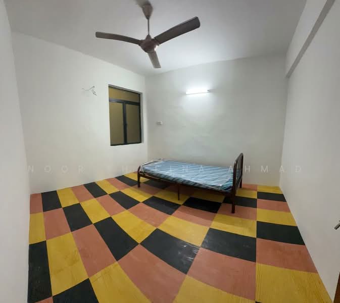 Pangsapuri untuk Dijual di Pangsapuri Sri Molek - Noor Shafina Ahmad - Bedroom - PropertyGuru.com.my