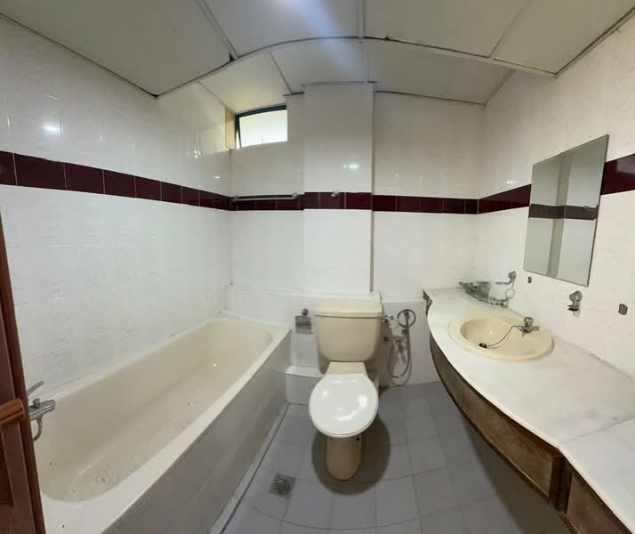 Pangsapuri untuk Dijual di Pangsapuri Sri Molek - Noor Shafina Ahmad - Bathroom - PropertyGuru.com.my