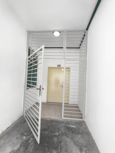 Pangsapuri untuk Disewa di Seri Molek Perdana - Hock Kim - Entrance - PropertyGuru.com.my