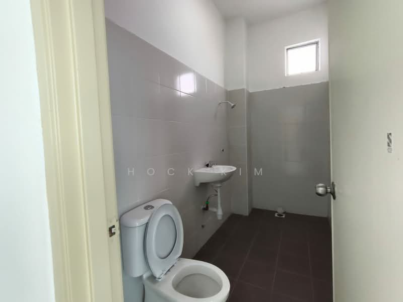 Pangsapuri untuk Disewa di Seri Molek Perdana - Hock Kim - Bathroom - PropertyGuru.com.my